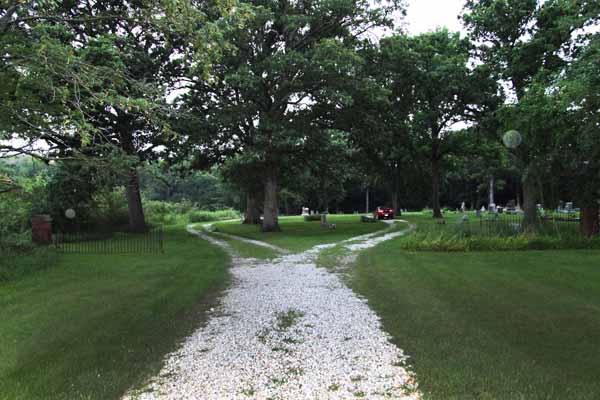 Here is the main and only entry way into the Moon Point Cemetery.  It is said that upon entering Moon Point, cars have often stalled out, and were hard to get started up again.  I had no such problem.